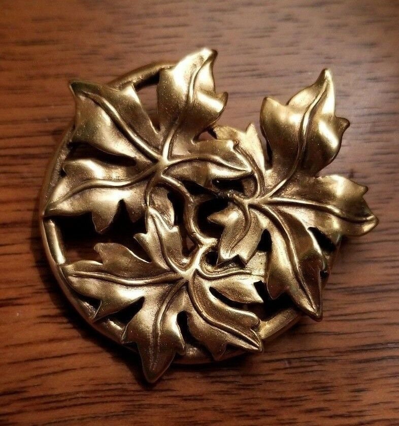 mma Gold Wash Blatt-Brosche von HomeAgainVintageCo