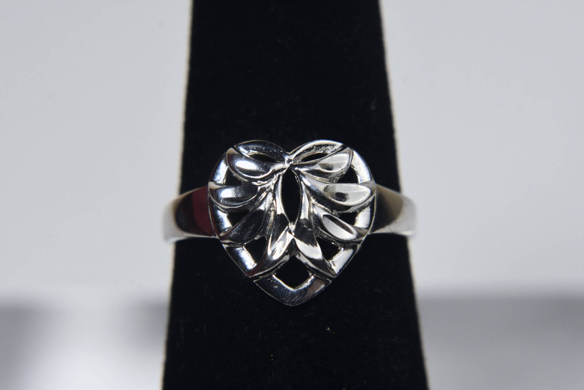 sterling Silber Durchbohrt Herz Design Ring - Größe 6 von HomeAgainVintageCo