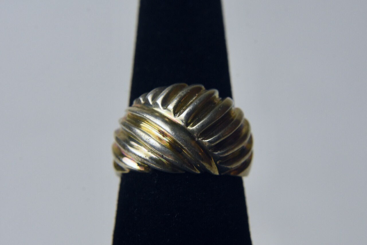 Moderner Ring Aus Sterlingsilber Mit Kreuzschraffur-Design - Größe 7 von HomeAgainVintageCo