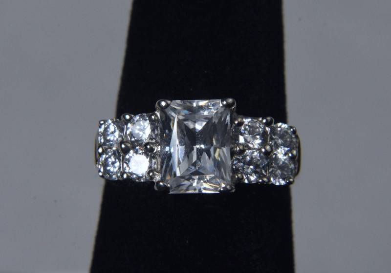 sterling Silber Smaragd Cut Zirkonia Ring - Größe 5, 5 von HomeAgainVintageCo