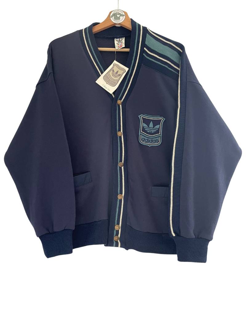 Adidas Vintage Deadstock Cardigan Gr. M | D48 College Line Jacke Strick Strickjacke 90Er 90S Trefoil Logo Patch Neu Mit Etikett von HomeAloneVintageDE