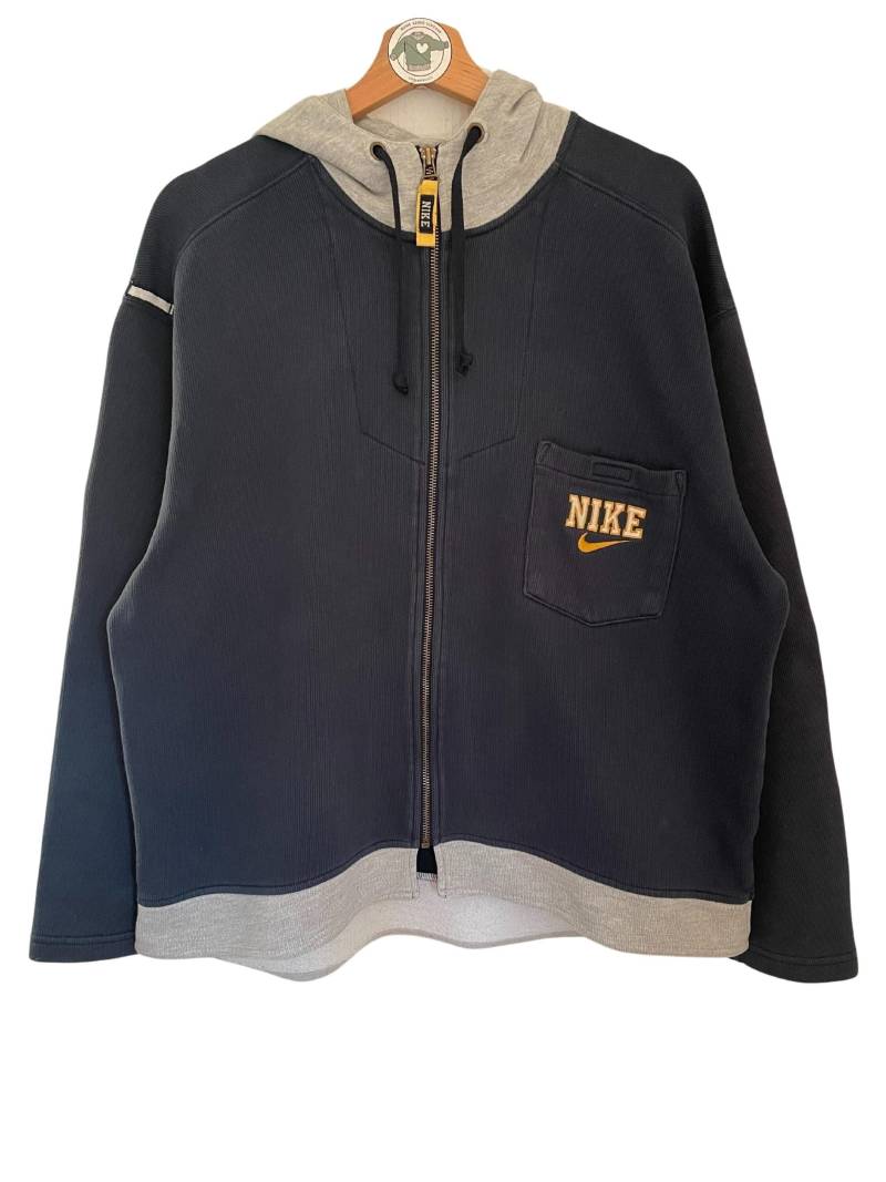 Nike Vintage Full-Zip Hoodie Gr. M - L Sweatjacke Mit Kapuze Best Classic 90Er 90S Geriffelt Jacke Logo Swoosh Gestickt Dunkelblau Grau von HomeAloneVintageDE