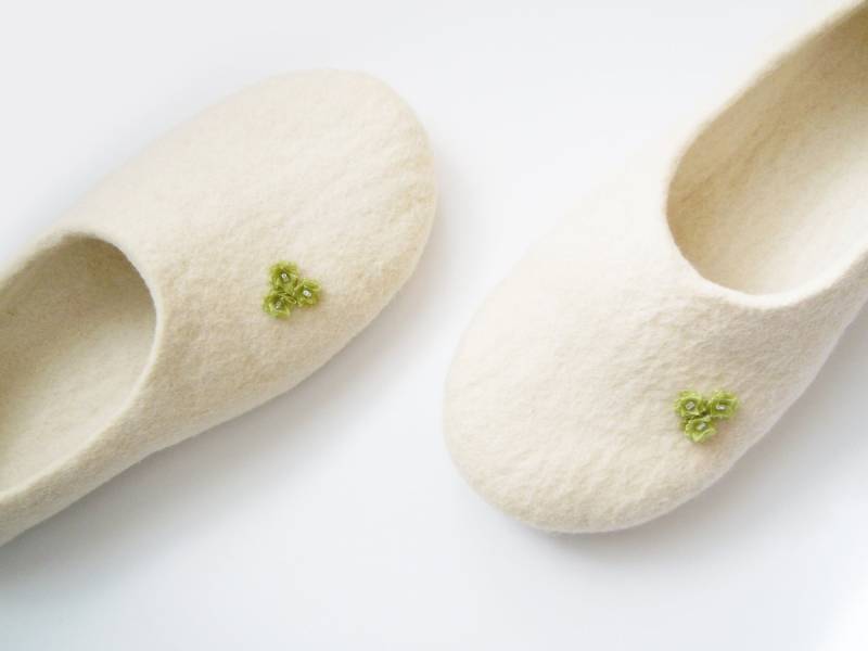 Gefilzte Frauen Hausschuhe Roses von HomeSoulShop