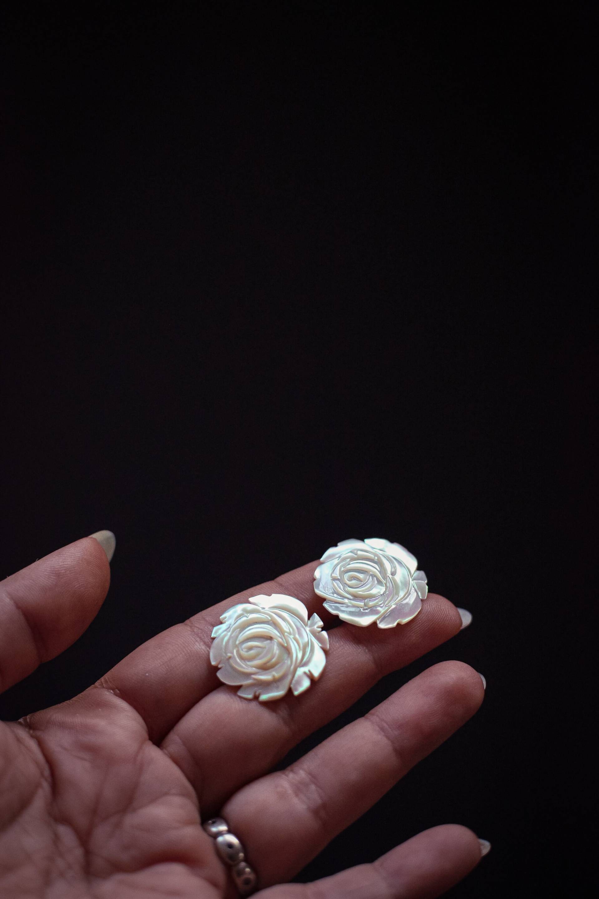Perlmutt Geschnitzte Rosette Ohrringe Sterling Silber Zurück Schrauben - Vintage Clip Auf Mop Blume Geformte Perlmutt Geschnitzte Rosette Ohrringe Sterling Silber Zurück Schrauben - Vintage Clip Auf Mop Blume Geformte von HomeSpiceVintage