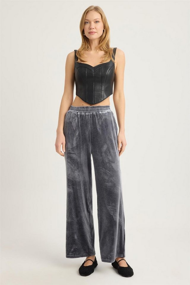 HomeStore Bequeme Jeans Samthose von HomeStore