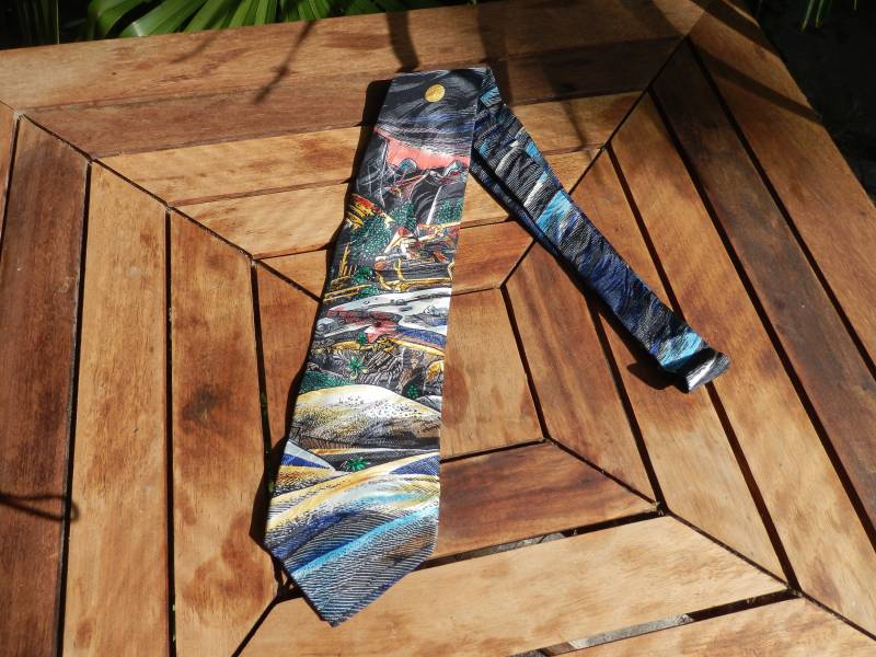 Vintage Ralph Marlin Halskette, Neuheit Geschenk Für Ihn, 90Er Jahre Nie Getragene Gemusterte Sierra Club Yosemite, Lässiger Freitag Vintage Ralph Marlin Halskette, Neuheit Geschenk Für Ihn, 90Er Jahre Nie Getragene Gemusterte Sierra Club Yosemite, Lässiger Freitag von HomeVintageHeritage