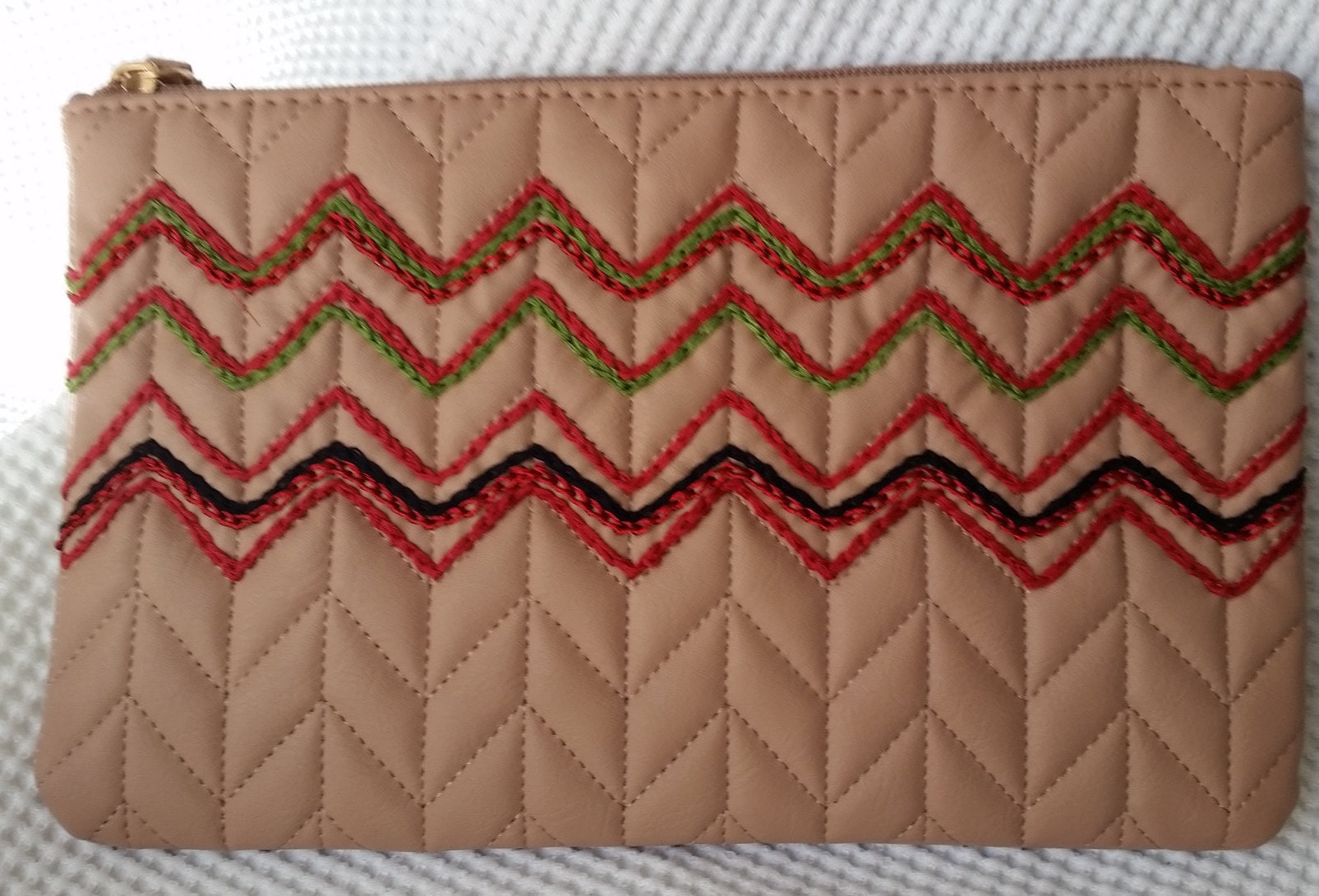 1 Damen Geldbörse, Beige Besticktes Täschchen Gesteppte Kosmetiktasche Aus Kunstleder 1 Damen Geldbörse, Beige Besticktes Täschchen Gesteppte Kosmetiktasche Aus Kunstleder von Homeandfashioncrafts