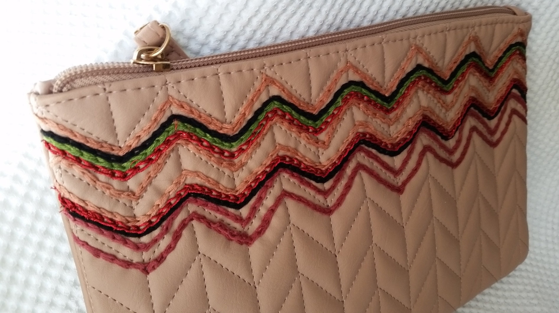 1 Damen Geldbörse, Beige Beutel Gesteppte Kosmetiktasche Aus Kunstleder 1 Damen Geldbörse, Beige Beutel Gesteppte Kosmetiktasche Aus Kunstleder von Homeandfashioncrafts