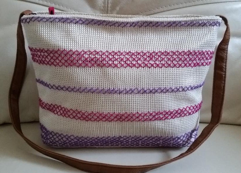 1 Damen Tasche, Schultertasche in Kreuzstich Einzigartige Damenhandtasche Aus Offen Gewebtem Mittelschwerem Stoff von Homeandfashioncrafts