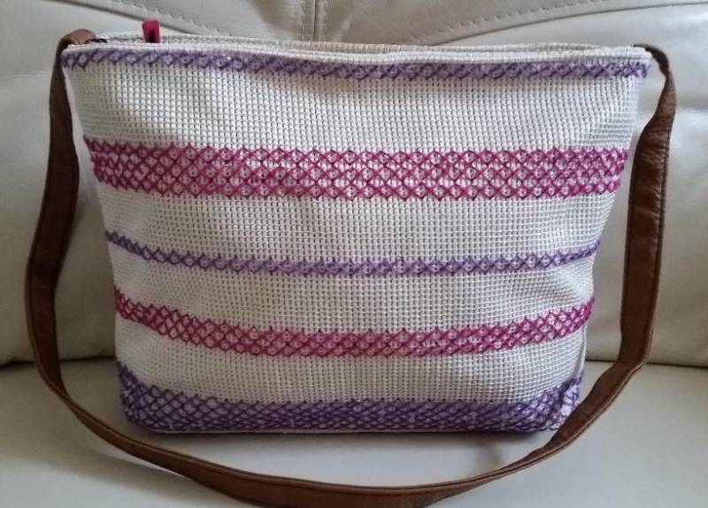 1 Damen Tasche, Schultertasche in Kreuzstich Einzigartige Damenhandtasche Aus Offen Gewebtem Mittelschwerem Stoff 1 Damen Tasche, Schultertasche in Kreuzstich Einzigartige Damenhandtasche Aus Offen Gewebtem Mittelschwerem Stoff von Homeandfashioncrafts