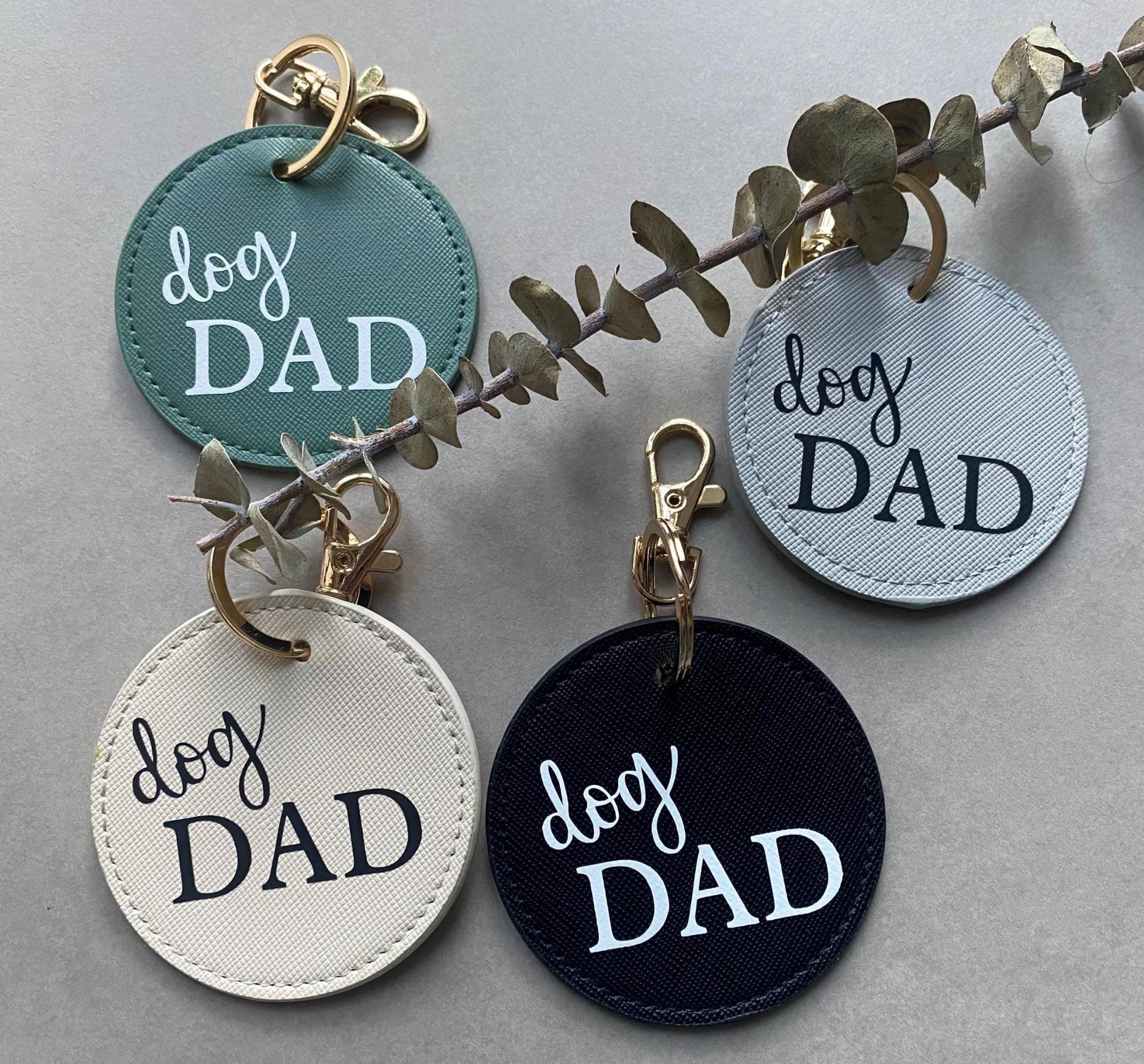 Personalisierbar Dog Dad Schlüsselanhänger Rund - Perfekt Alle Hundefans, Hundepapa, Dads Und Fans Ihres Vierbeiners, Fellnase, Welpen Personalisierbar Dog Dad Schlüsselanhänger Rund - Perfekt Alle Hundefans, Hundepapa, Dads Und Fans Ihres Vierbeiners, Fellnase, Welpen von Homefaktur