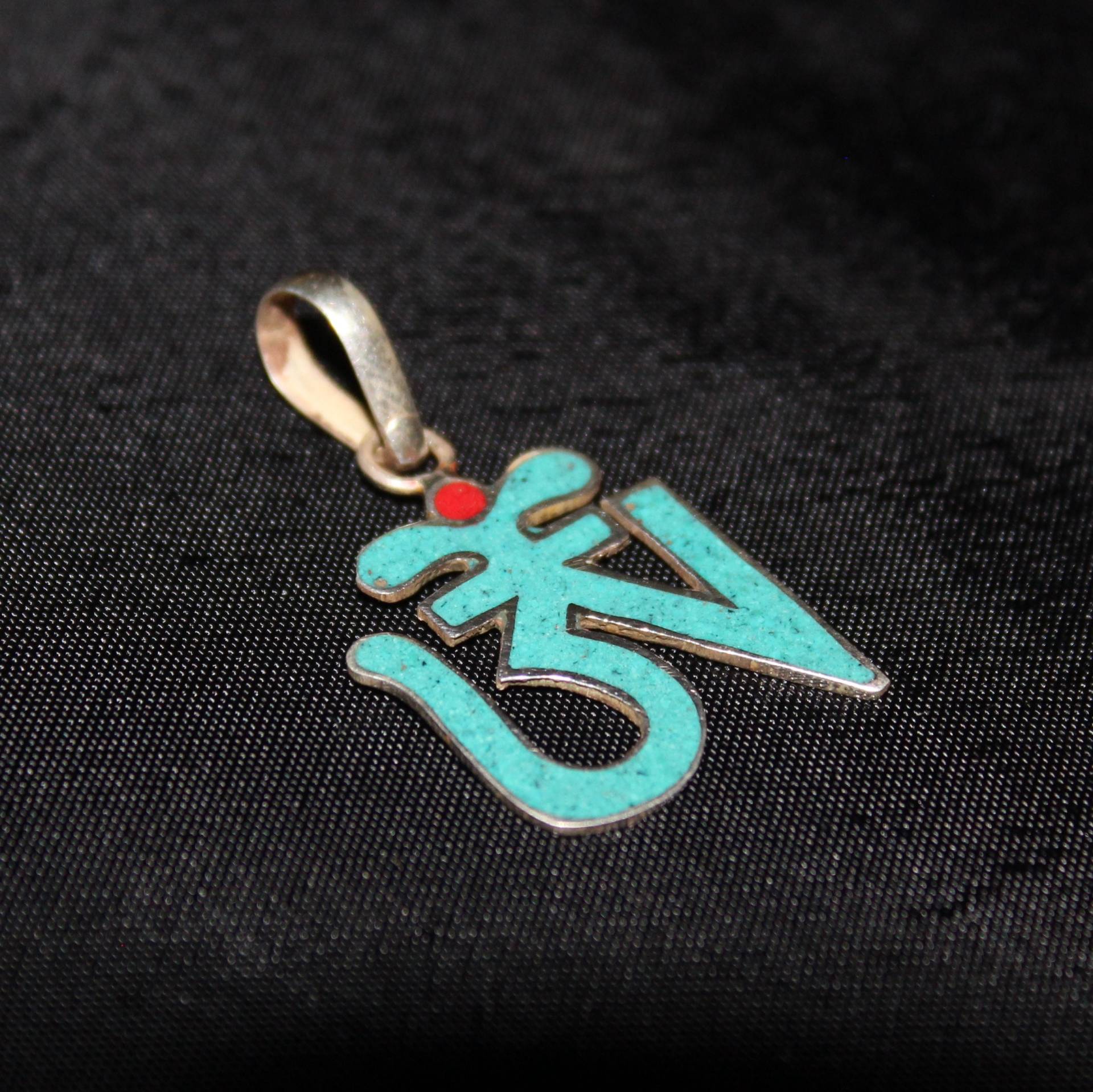 925 Sterling Silver Tibeten Om Pendant 925 Sterling Silver Tibeten Om Pendant von HomelyHimalaya