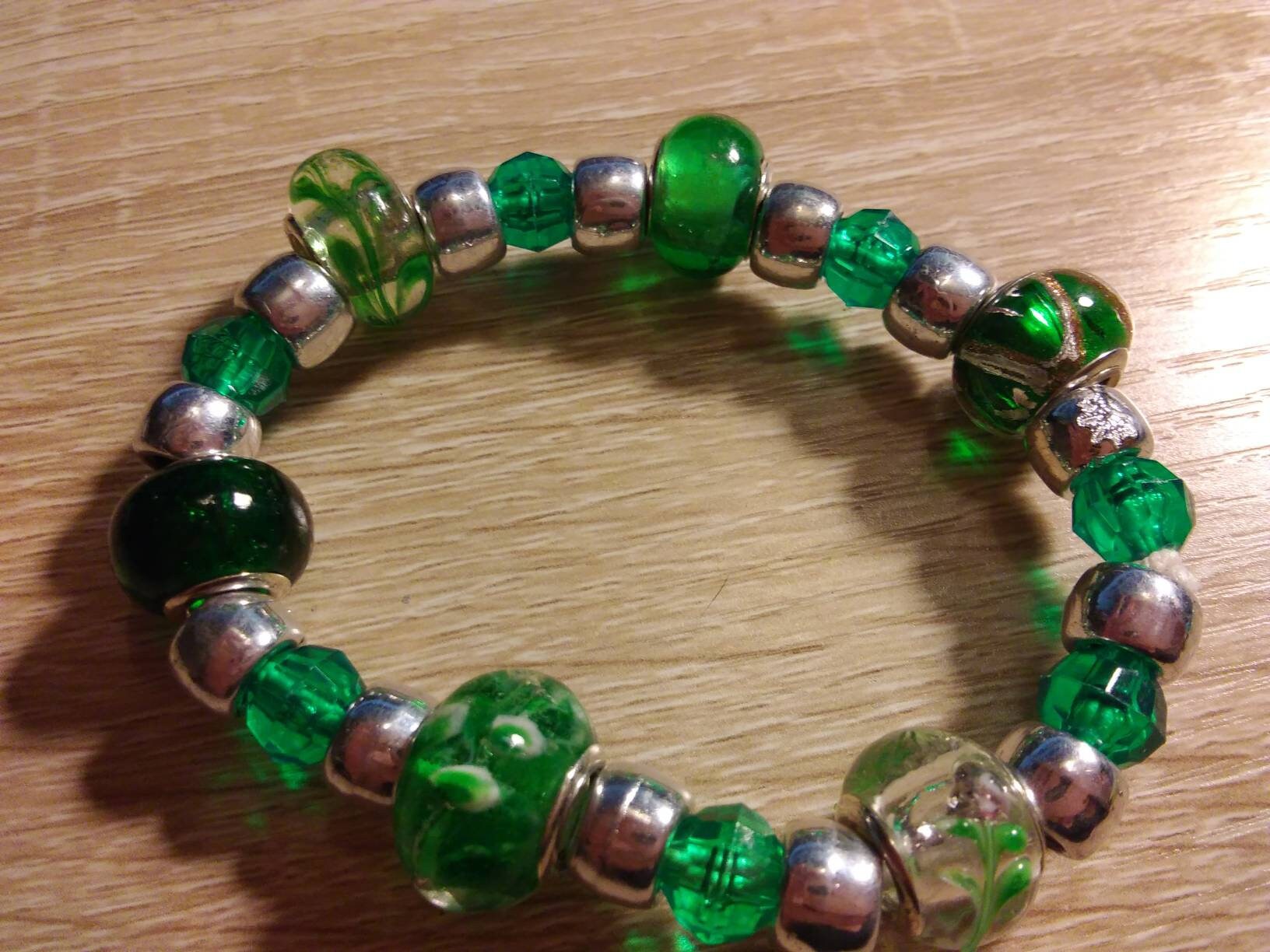 Lucky Green Armband Lucky Green Armband von HomemadeStuffnCrafts