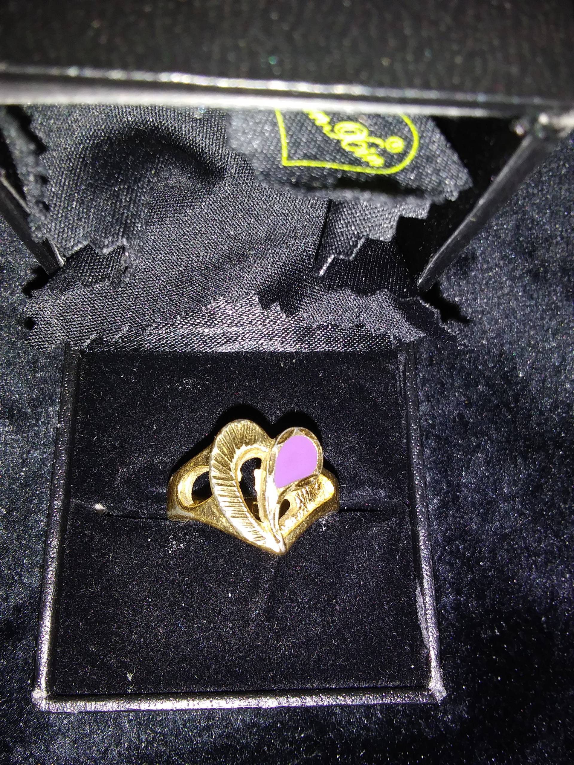 Vintage Herzförmiger Ring von HomemadeStuffnCrafts