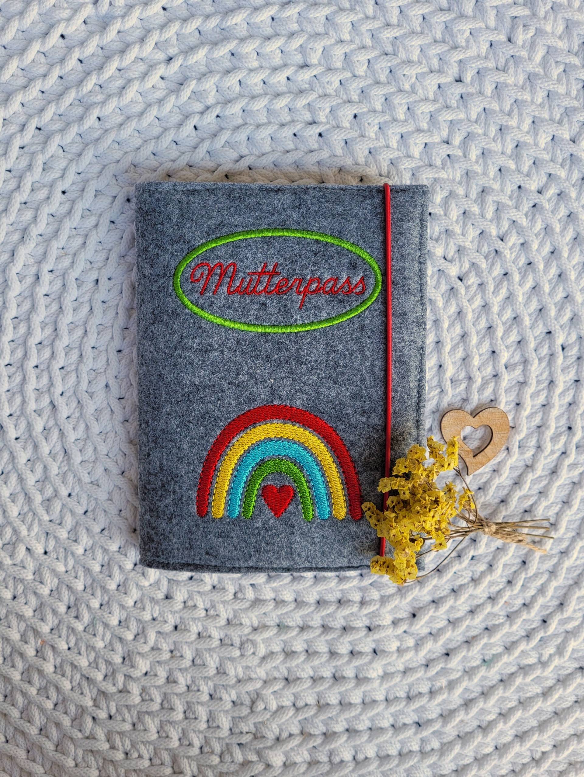 Mutterpasshülle, Mutterpasshülle Regenbogen, Geschenke Für Schwangere, Filz, Mutterpass Organizer, Geschenk Personalisiert Mutterpasshülle, Mutterpasshülle Regenbogen, Geschenke Für Schwangere, Filz, Mutterpass Organizer, Geschenk Personalisiert von HomemadebySaraKShop