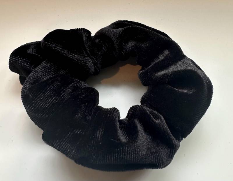 Haargummi Schwarz Samt Scrunchie von Homeyoursoul