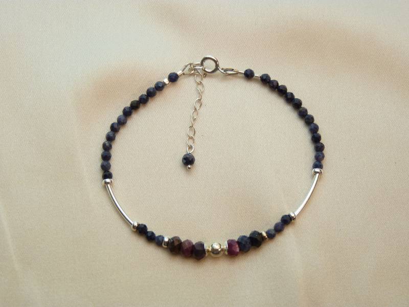 Saphir Und Rubin Armband, Stapelarmband, Layering Geschenkarmband, Geschenkidee Saphir Und Rubin Armband, Stapelarmband, Layering Geschenkarmband, Geschenkidee von HomoLudensBoutique