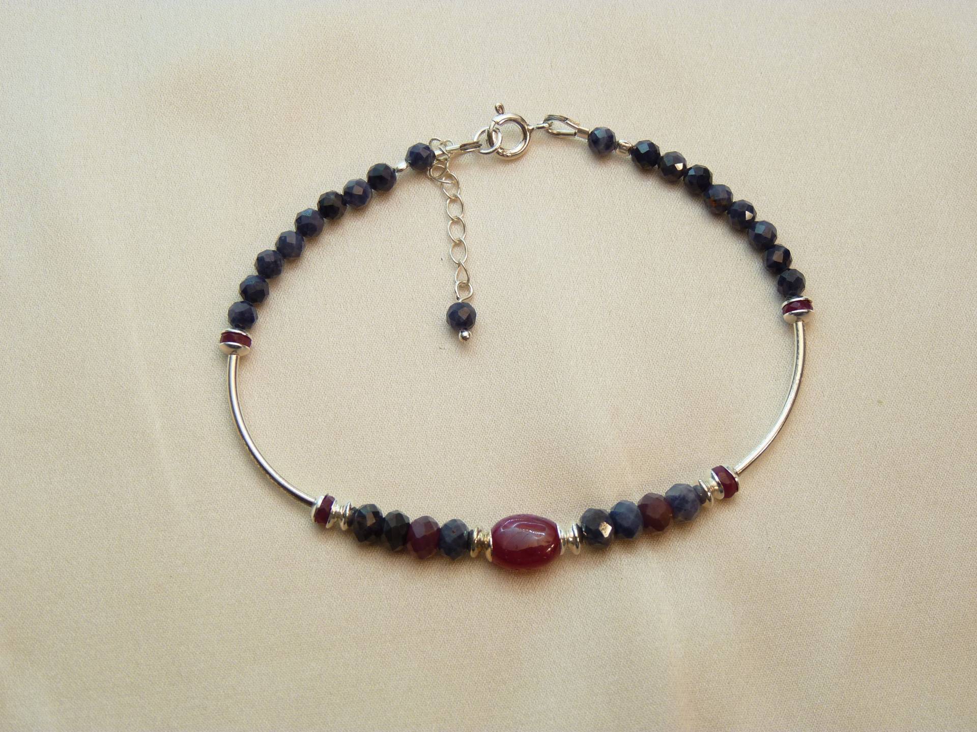 Saphir Und Rubin Armband, Sterling Silber, Stapelarmband, Layering Geschenkarmband, Geschenkidee, Zweifarbiges Korund Saphir Und Rubin Armband, Sterling Silber, Stapelarmband, Layering Geschenkarmband, Geschenkidee, Zweifarbiges Korund von HomoLudensBoutique