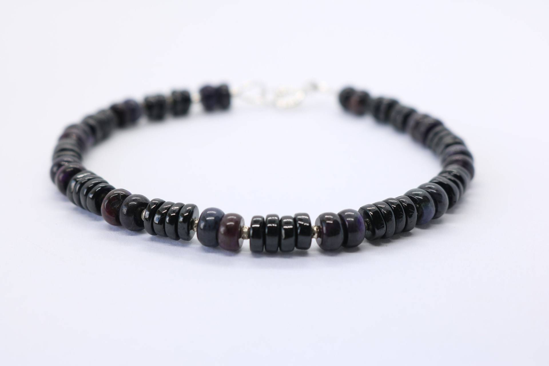 Sugilith Und Schwarzer Turmalin Armband, Unisex, Silber 925, Karen Hill Tribe, Stapeln, Überschichten Sugilith Und Schwarzer Turmalin Armband, Unisex, Silber 925, Karen Hill Tribe, Stapeln, Überschichten von HomoLudensBoutique
