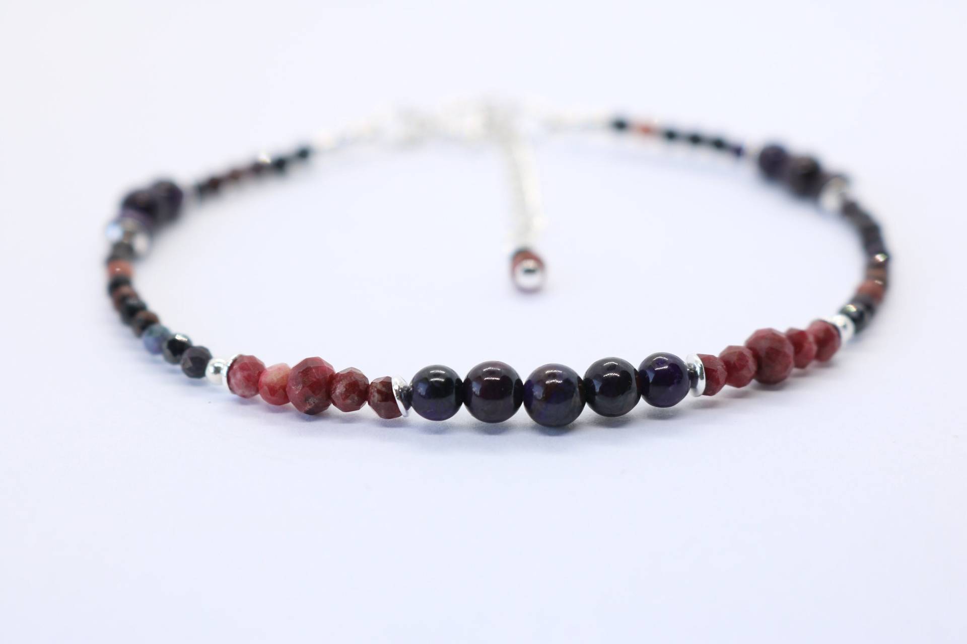 Sugilith Und Thulit Armband, Extrem Selten, Stapeln, Layering, Silber 925 Sugilith Und Thulit Armband, Extrem Selten, Stapeln, Layering, Silber 925 von HomoLudensBoutique
