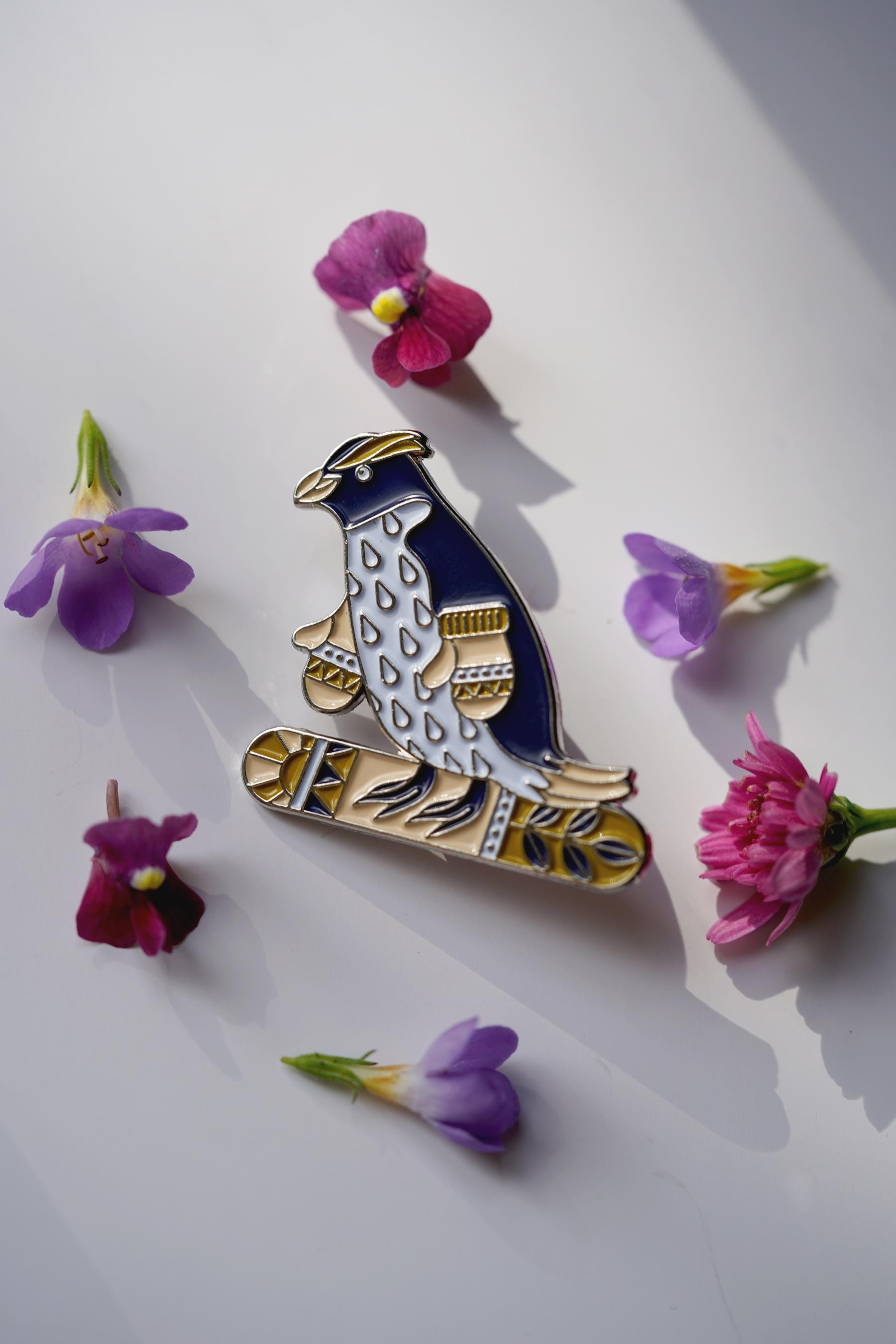 Tawaki - Snowboard Pinguin Pin Anstecker Tawaki - Snowboard Pinguin Pin Anstecker von HoneyCakes
