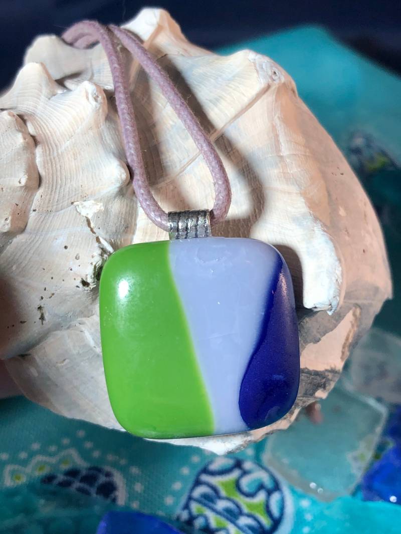 Gegossenes Glas Grün, Lila Und Blau Anhänger Gegossenes Glas Grün, Lila Und Blau Anhänger von HoneyGlassFarm