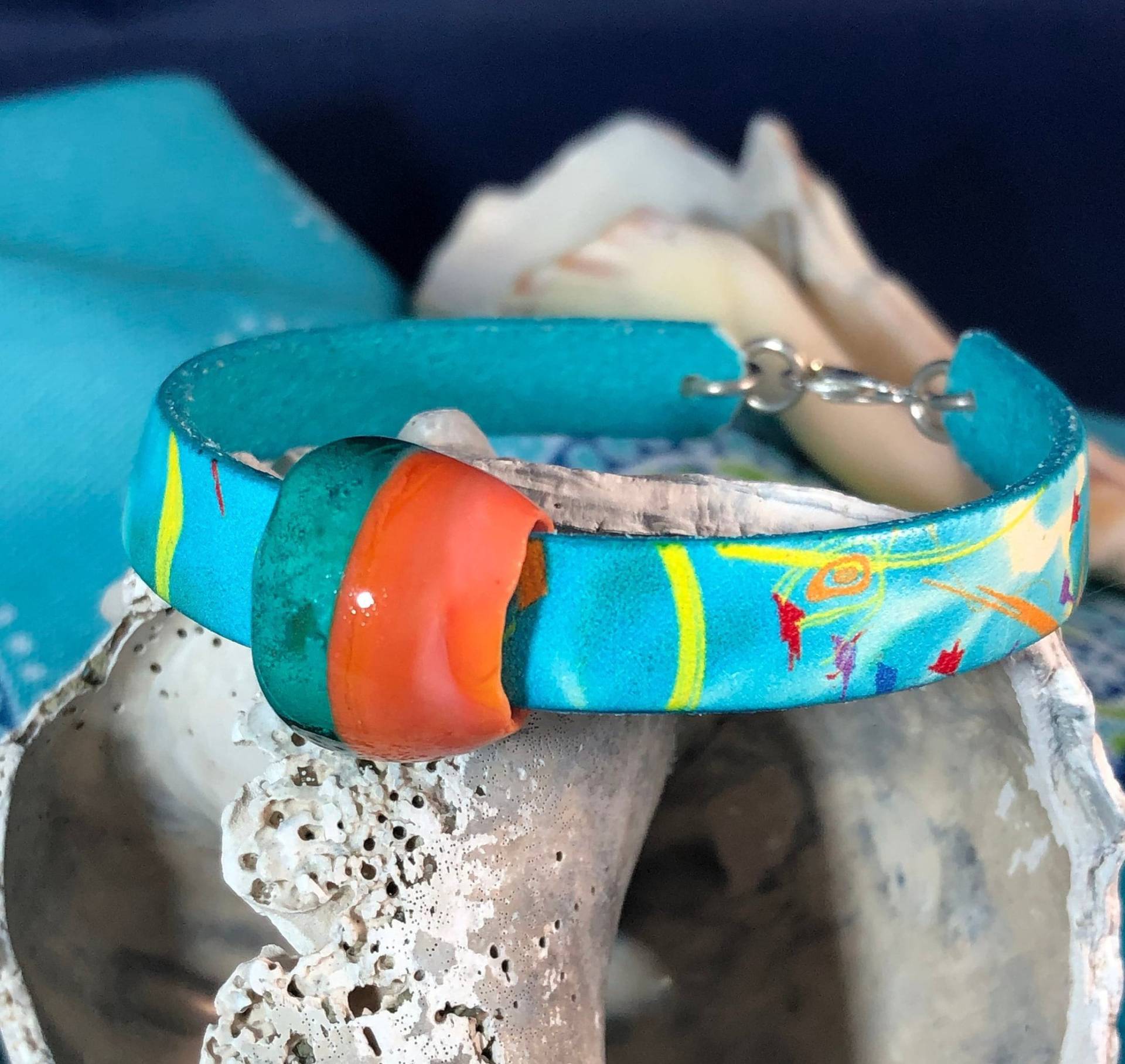 Glasperle Und Bedrucktem Lederarmband Glasperle Und Bedrucktem Lederarmband von HoneyGlassFarm