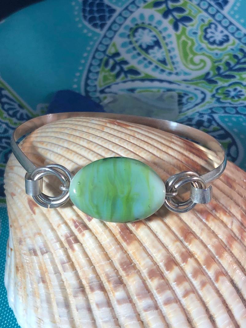 Lampwork Perle Sterling Silber Haken Armreif Lampwork Perle Sterling Silber Haken Armreif von HoneyGlassFarm