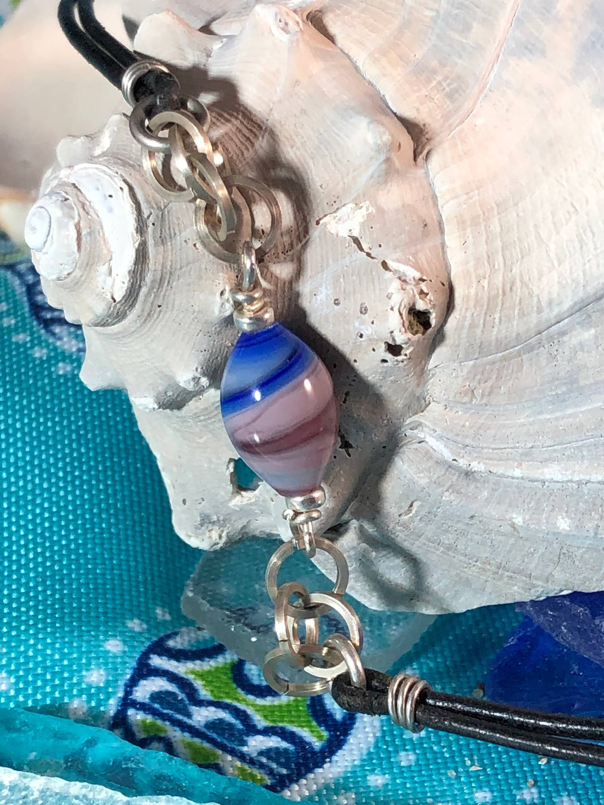 Leder Und Chainmaille Lampwork Perle Halskette Leder Und Chainmaille Lampwork Perle Halskette von HoneyGlassFarm
