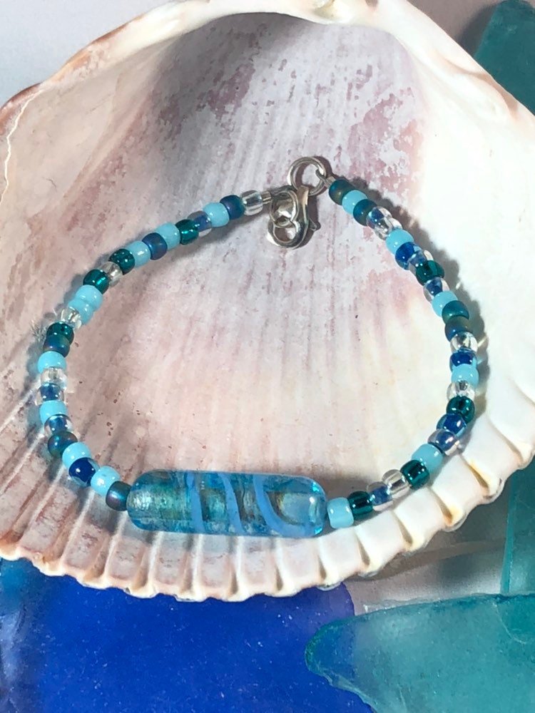Seafoam Grünen Und Blauen Perlen Lampwork Glas Armband Seafoam Grünen Und Blauen Perlen Lampwork Glas Armband von HoneyGlassFarm