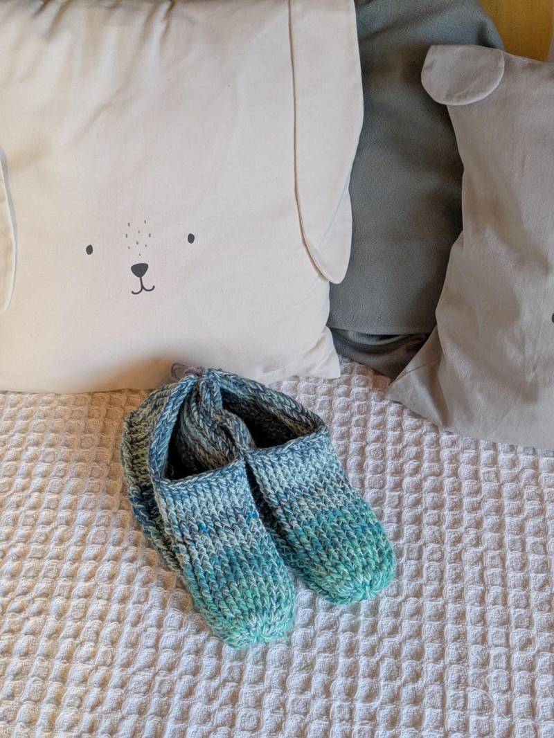 Handgestrickte Hausschuhe Aus Kuscheliger Wolle Größe 41 Handgestrickte Hausschuhe Aus Kuscheliger Wolle Größe 41 von HoneyKnits4You
