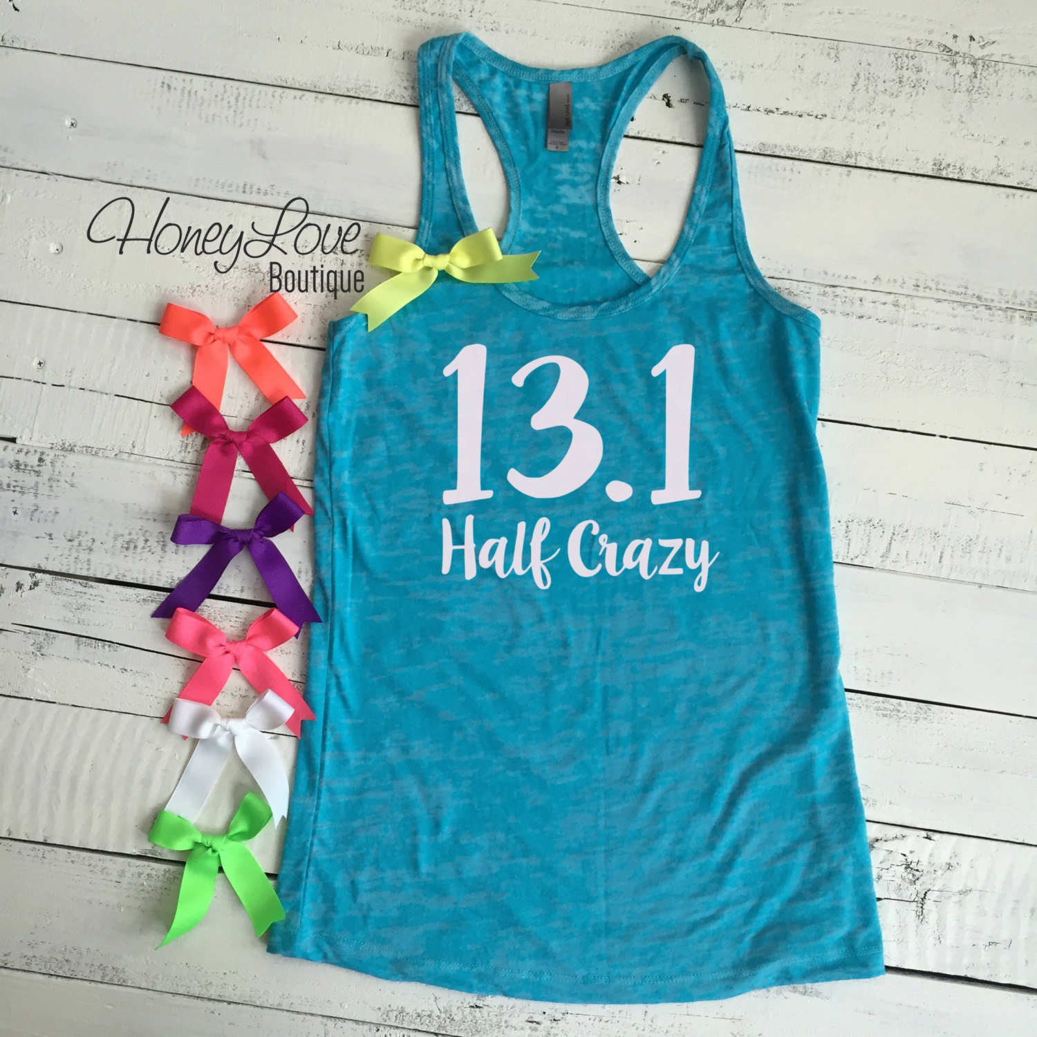 13.1 Half Crazy Marathon Tank - Schleifenfarbe Wählen Trainings-Tanktop, Workout-Shirt, Burnout-Racerback-Tanktop, Läufer-Tanktop Damen S-2xl von HoneyLoveBoutique