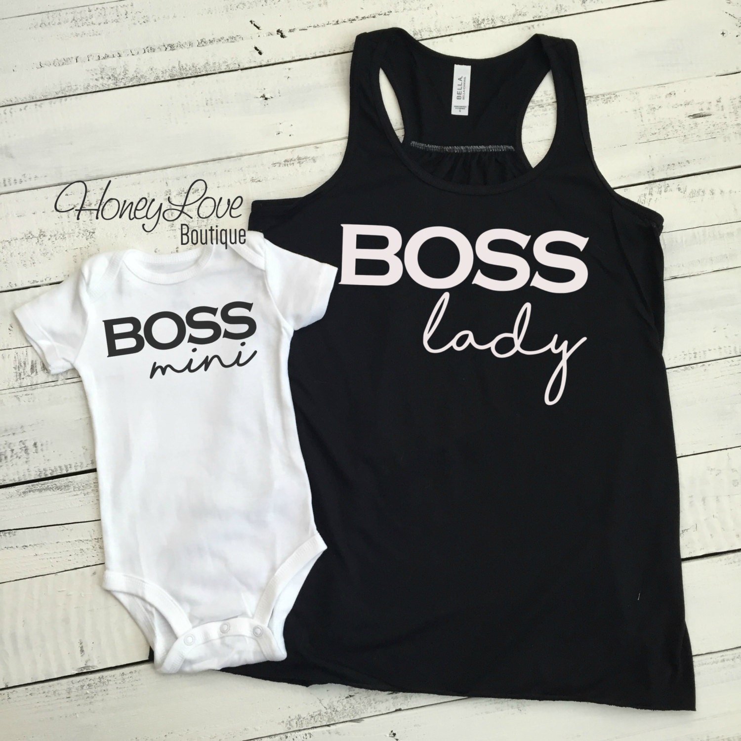Boss Lady Mini Tank Body Set - Fließender Mama Momma Mutter Und Ich, Tochter Passendes Outfit Säugling Kleinkind Baby Boss Lady Mini Tank Body Set - Fließender Mama Momma Mutter Und Ich, Tochter Passendes Outfit Säugling Kleinkind Baby von HoneyLoveBoutique