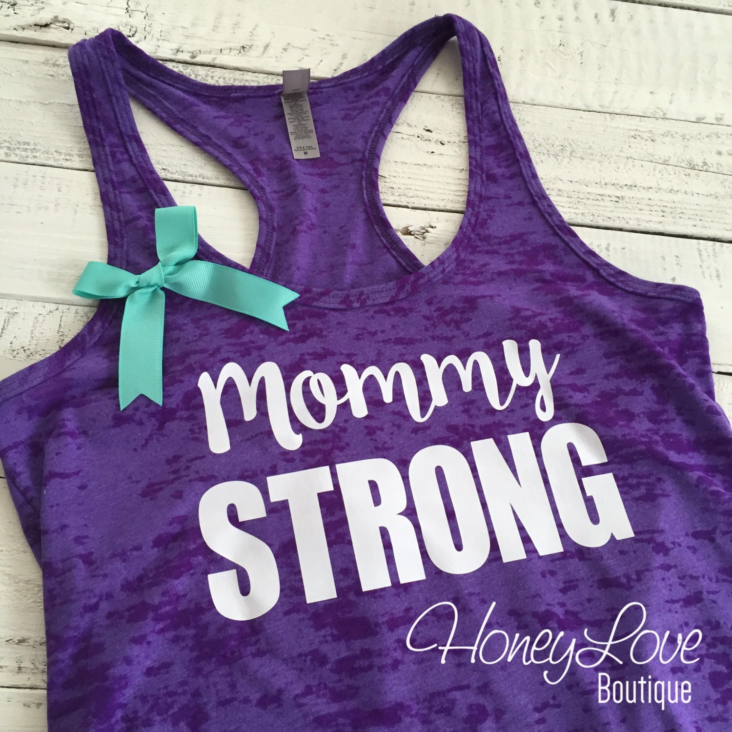 Mommy Strong - Optional Mit Schleife Und Mehr Farben Gym Workout Tank, Mom Shirt, Burnout Racer Back, Fit Mama Racerback Tank Damen S-2xl von HoneyLoveBoutique
