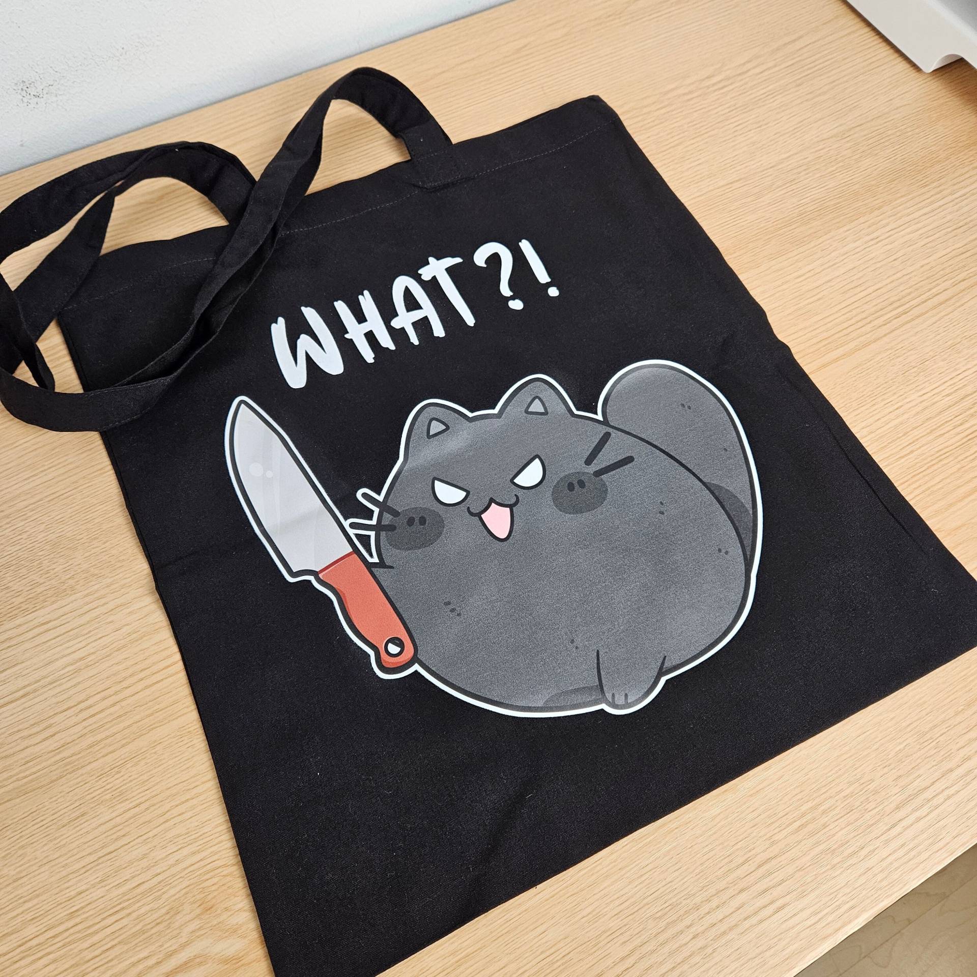 Was? Messer-Katze - Tote Bag. Einkaufstasche Aus Baumwolle Mit Langen Henkeln Und Kawaii Katzenmotiv. Einkaufsbeutel, Jutebeutel von HoneyPawBunsStore