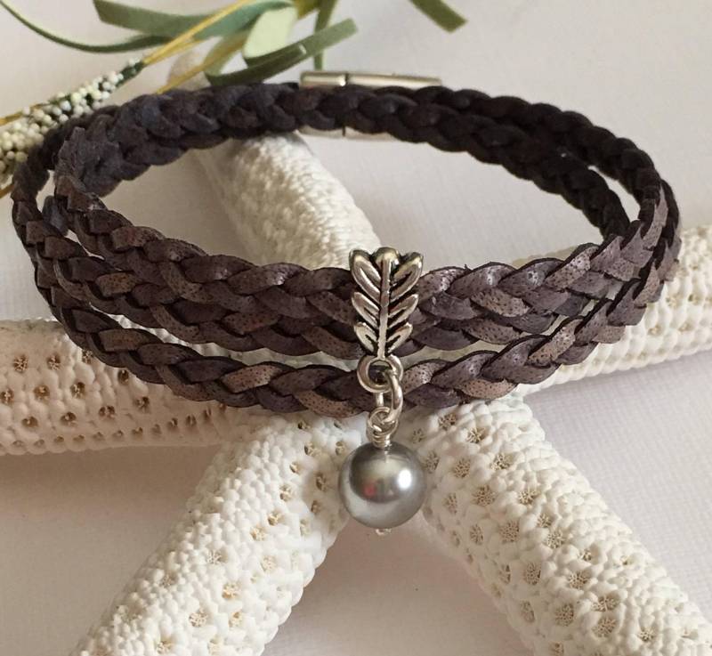 Geflochtenes Lederwickelarmband Graue Perlenanhänger, Sterling Silber Anhänger Geflochtenes Lederwickelarmband Graue Perlenanhänger, Sterling Silber Anhänger von HoneysuckleJewelscom