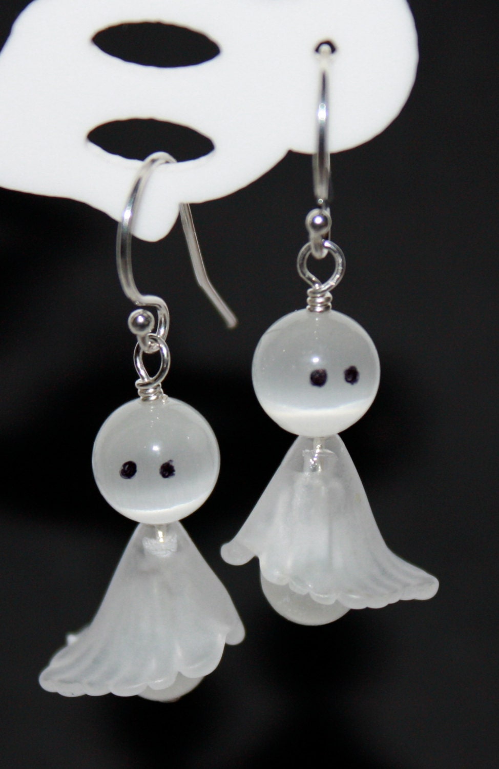 Gespenst Ohrringe-Halloween Ohrringe-Freundlich Casper Weiß-Geister-Geist Kurze Tropfen Baumeln Ohrringe-Spaß Whimsy-Spirit-Oktober Geist-Saisonal Gespenst Ohrringe-Halloween Ohrringe-Freundlich Casper Weiß-Geister-Geist Kurze Tropfen Baumeln Ohrringe-Spaß Whimsy-Spirit-Oktober Geist-Saisonal von HoneysuckleJewelscom
