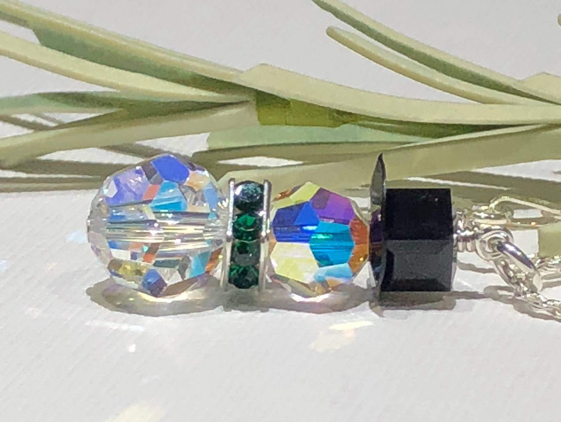 Halskette-Schneemann-Swarovski Crystal Clear Ab Schneemann-Grüner Schal-Schneemann Anhänger Halskette-Weihnachten-Alter Mann Halskette-Schneemann-Swarovski Crystal Clear Ab Schneemann-Grüner Schal-Schneemann Anhänger Halskette-Weihnachten-Alter Mann von HoneysuckleJewelscom