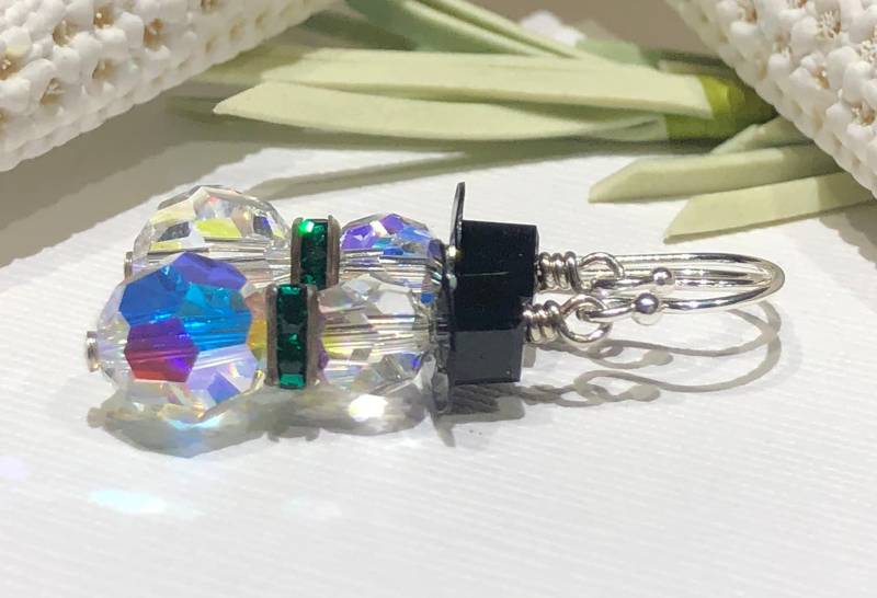 Ohrringe-Schneemann-Schneemänner-Swarovski Kristallklare Ab Schneemann Ohrringe-Grüner Kristall Schal-Kurze Tropfen Baumeln-Alter Mann Ohrringe-Schneemann-Schneemänner-Swarovski Kristallklare Ab Schneemann Ohrringe-Grüner Kristall Schal-Kurze Tropfen Baumeln-Alter Mann von HoneysuckleJewelscom