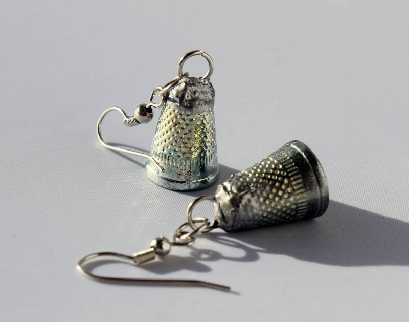 Monopoly Fingerhut Token Ohrringe von HoneysuckleRoseC