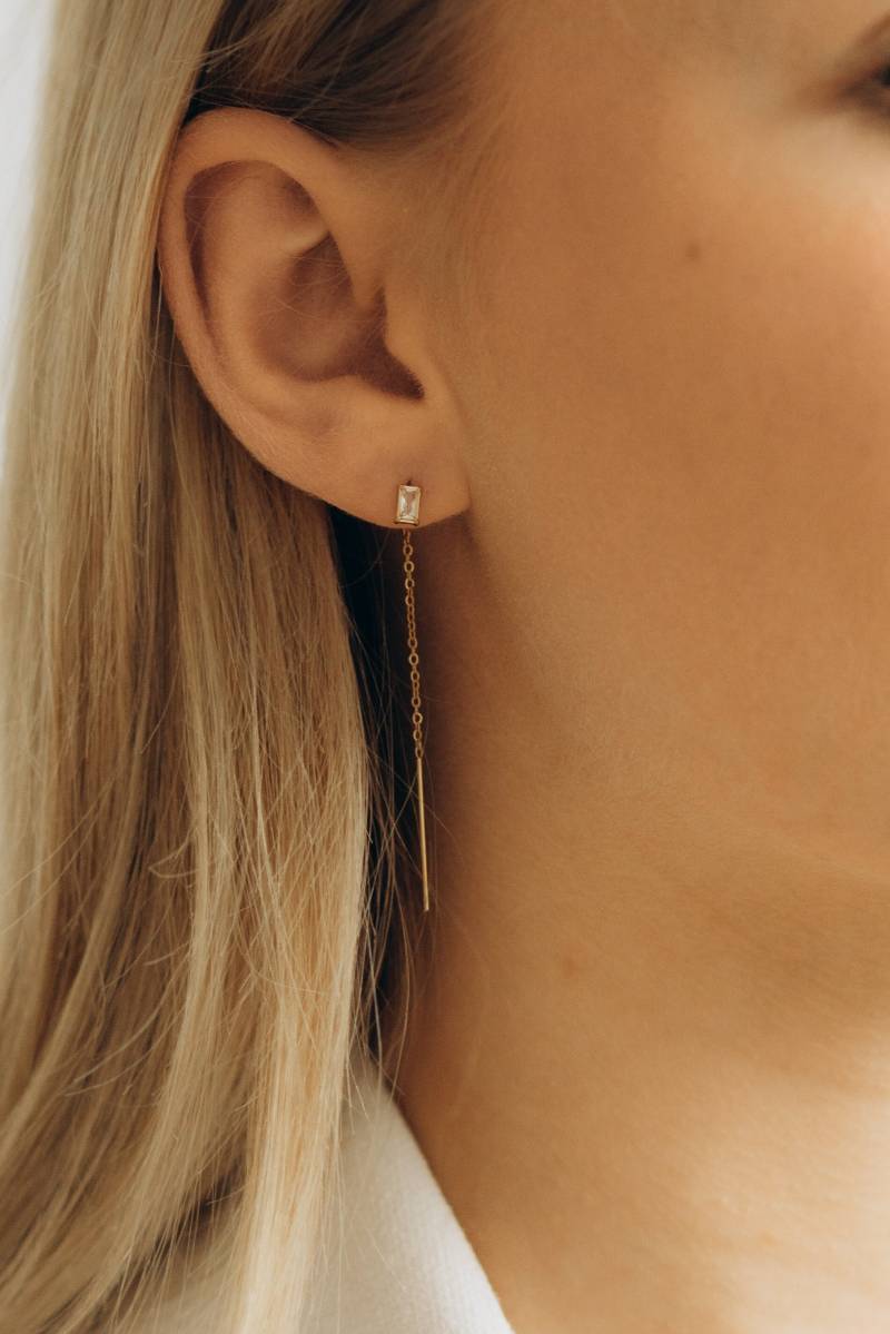 Audrey | Einfädler Aus Edelstahl Mit Viereckigem Zirkonia-steinchen Fädelohrringe Durchziehohrringe Audrey | Einfädler Aus Edelstahl Mit Viereckigem Zirkonia-steinchen Fädelohrringe Durchziehohrringe von HonorJewelry