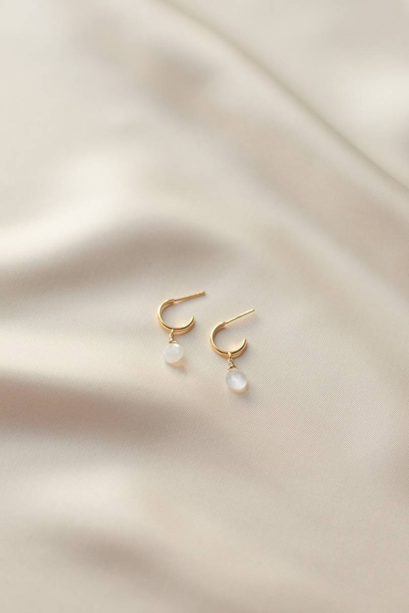 Creolen Mit Mondstein-Anhänger Aus Vergoldetem Silber | Brautohrringe Brautjungfernohrringe von HonorJewelry