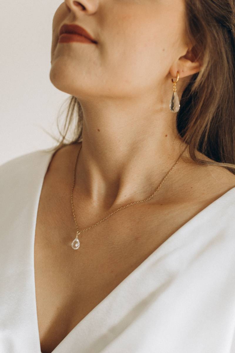 Elora | Feine Kette Aus Vergoldetem Silber Mit Tropfen-Anhänger Bergkristall Tropfenform Brautschmuck von HonorJewelry