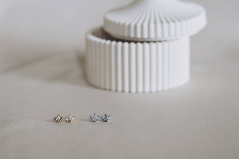 Felicia | Vergoldete Edelstahl Stecker Mit Zirkonia-Steinchen Blättchen-Stecker Blumen-Stecker Floral Brautschmuck Brautstecker Felicia | Vergoldete Edelstahl Stecker Mit Zirkonia-Steinchen Blättchen-Stecker Blumen-Stecker Floral Brautschmuck Brautstecker von HonorJewelry