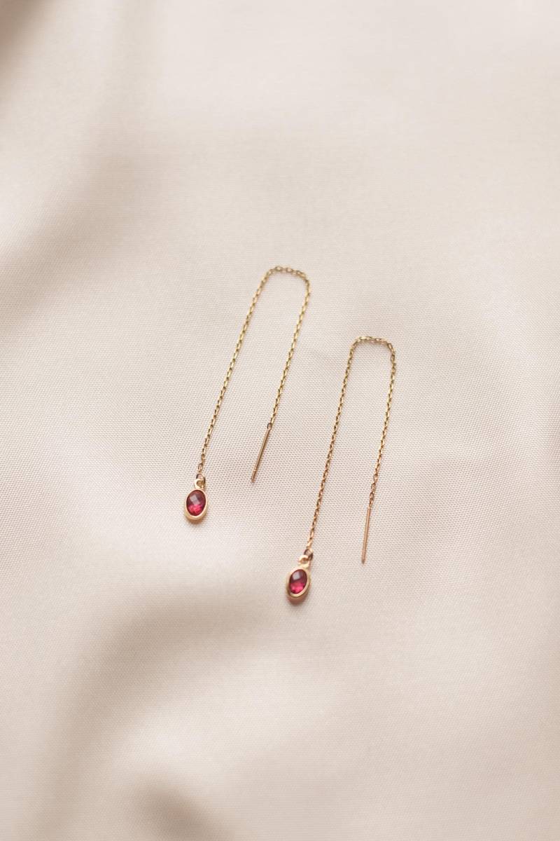 Lilian | Fädelohrringe Gold Mit Pinkem Anhänger Durchziehohrringe Einfädler Threader Lilian | Fädelohrringe Gold Mit Pinkem Anhänger Durchziehohrringe Einfädler Threader von HonorJewelry