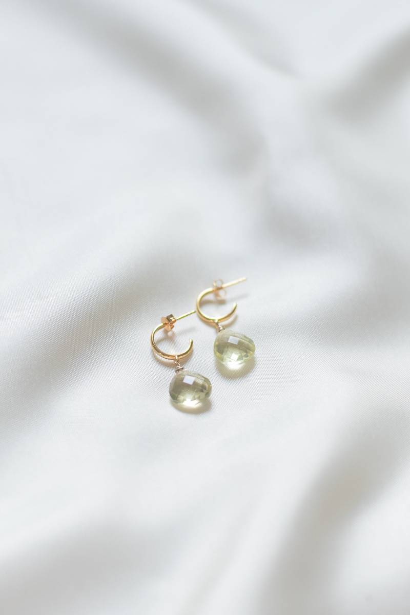 Lime | Creolen Gold Mit Grünen Anhängern in Tropfenform 925 Sterling Silber Vergoldet Brautjungfer Geschenk Ohrringe Grüner Stein Lime | Creolen Gold Mit Grünen Anhängern in Tropfenform 925 Sterling Silber Vergoldet Brautjungfer Geschenk Ohrringe Grüner Stein von HonorJewelry