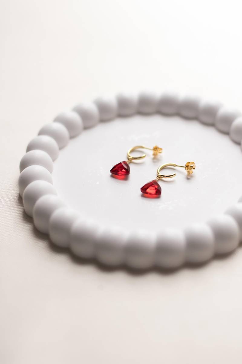 Trinity | Mini-Creolen in Gold+Rot Mit Dreieckigem Anhänger 925 Sterling Silber Einfädler Brautjungfer Trinity | Mini-Creolen in Gold+Rot Mit Dreieckigem Anhänger 925 Sterling Silber Einfädler Brautjungfer von HonorJewelry