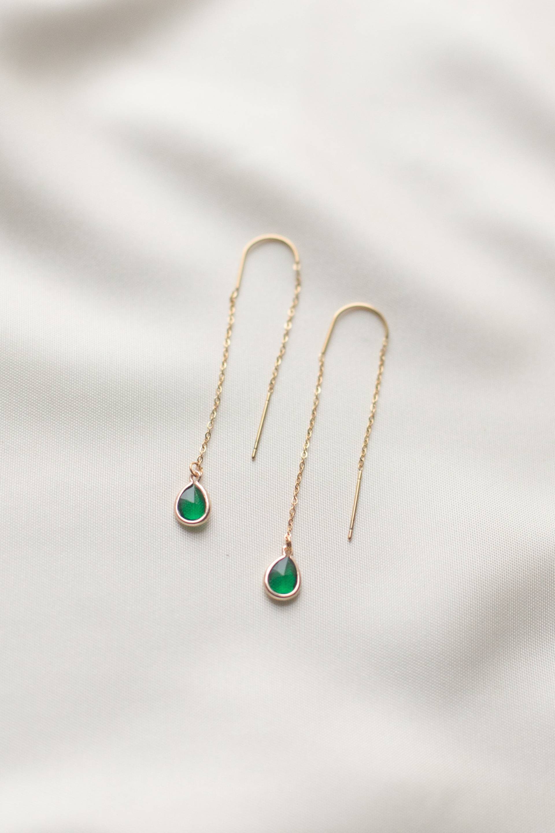 stella | Fädelohrringe/Durchziehohrringe in Gold Mit Anhänger Tropfenform Einfädler Threader Grün von HonorJewelry