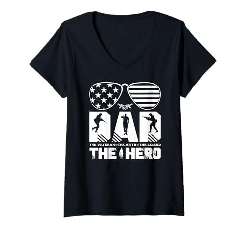 Damen Ehrengrafik zum Gefallenen Soldaten im Militärstil „Dad Hero“ T-Shirt mit V-Ausschnitt Damen Ehrengrafik zum Gefallenen Soldaten im Militärstil „Dad Hero“ T-Shirt mit V-Ausschnitt von Honoring Veteran Military Tribute Co