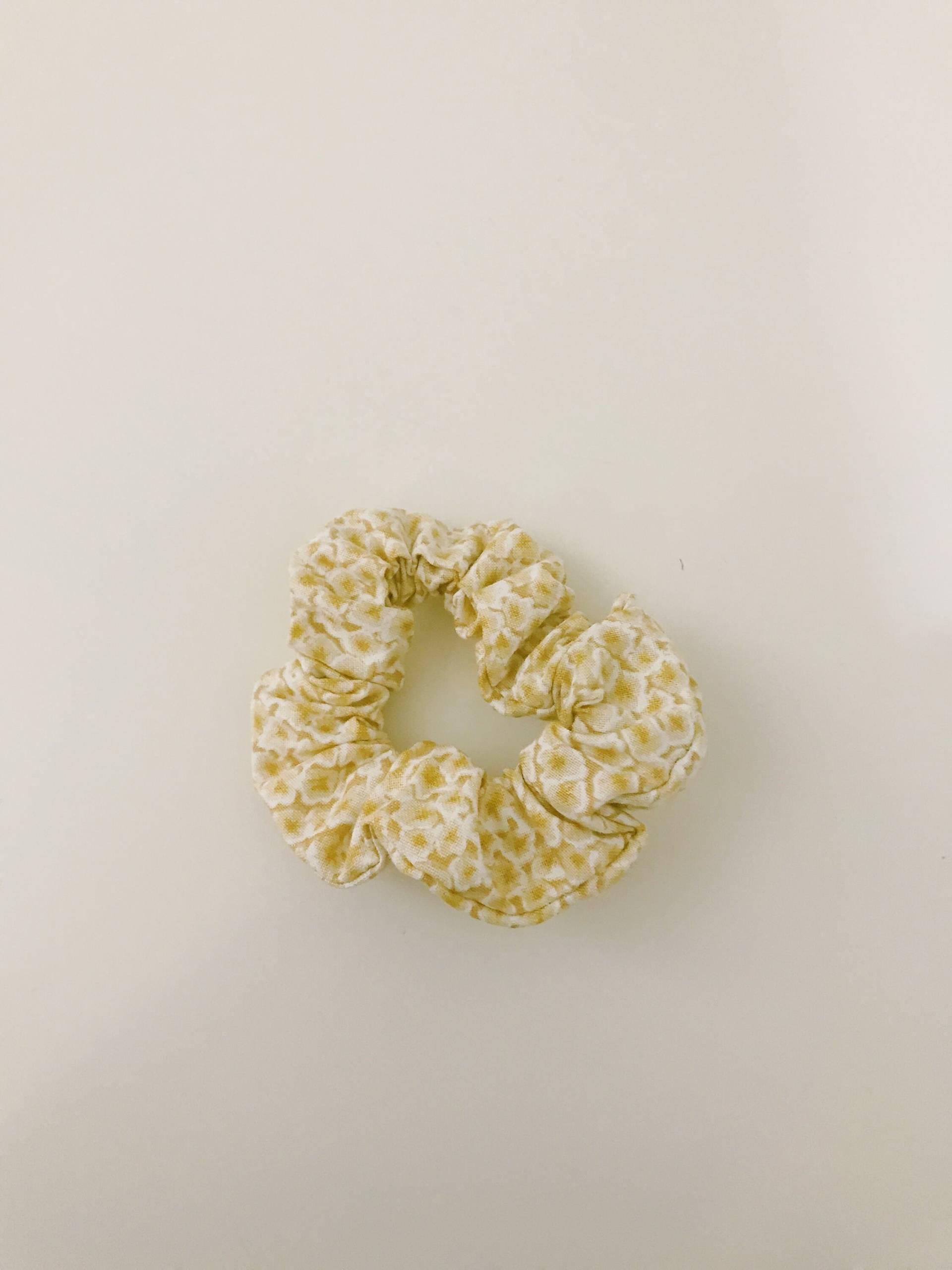 Gelbe Blume Haargummi Gelbe Blume Haargummi von HonuaAccessories